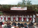 Botiza. Anual, la sarbatoarea Botizei, sunt invitate mai multe grupuri folclorice care canta in fata satenilor dar si a multimii de turisti veniti aici.