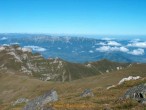 Muntii Bucegi. dimineata la vf. Omu (2507 m), vedere spre Muntii Piatra Craiului.