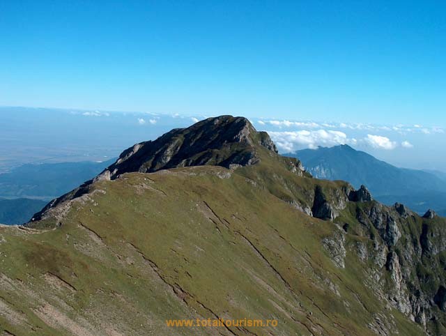 Muntii Bucegi. Varful Bucsoiu (2492 m).
