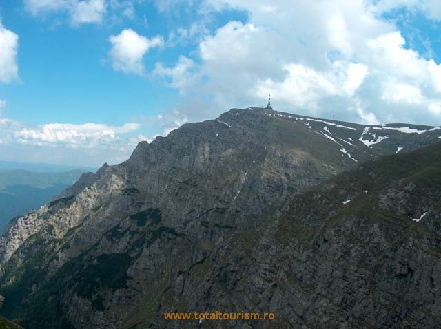 Muntii Bucegi. Costila, vedere de la vf. Omu (2507 m).