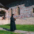 Manastirea Sucevita. Celebra indeosebi datorita culorii rosu, unica in Europa, care persista inca pe picturile murale exterioare.