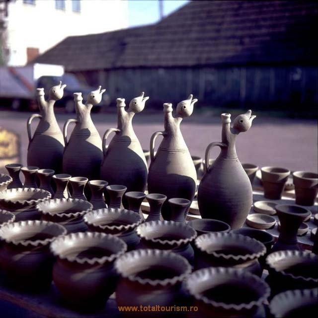 Marginea. Sat de langa Manastirea Putna, celebru prin ceramica sa.
