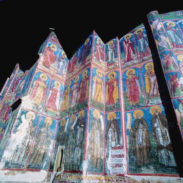 Manastirea Sucevita. Rosul de Sucevita este celebru in toata Europa.